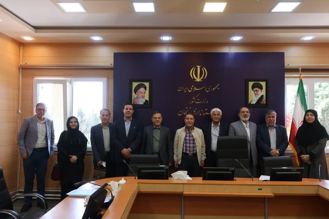 دیدار مدیر و روسائ کانون‌های بازنشستگی استان زنجان با استاندار زنجان