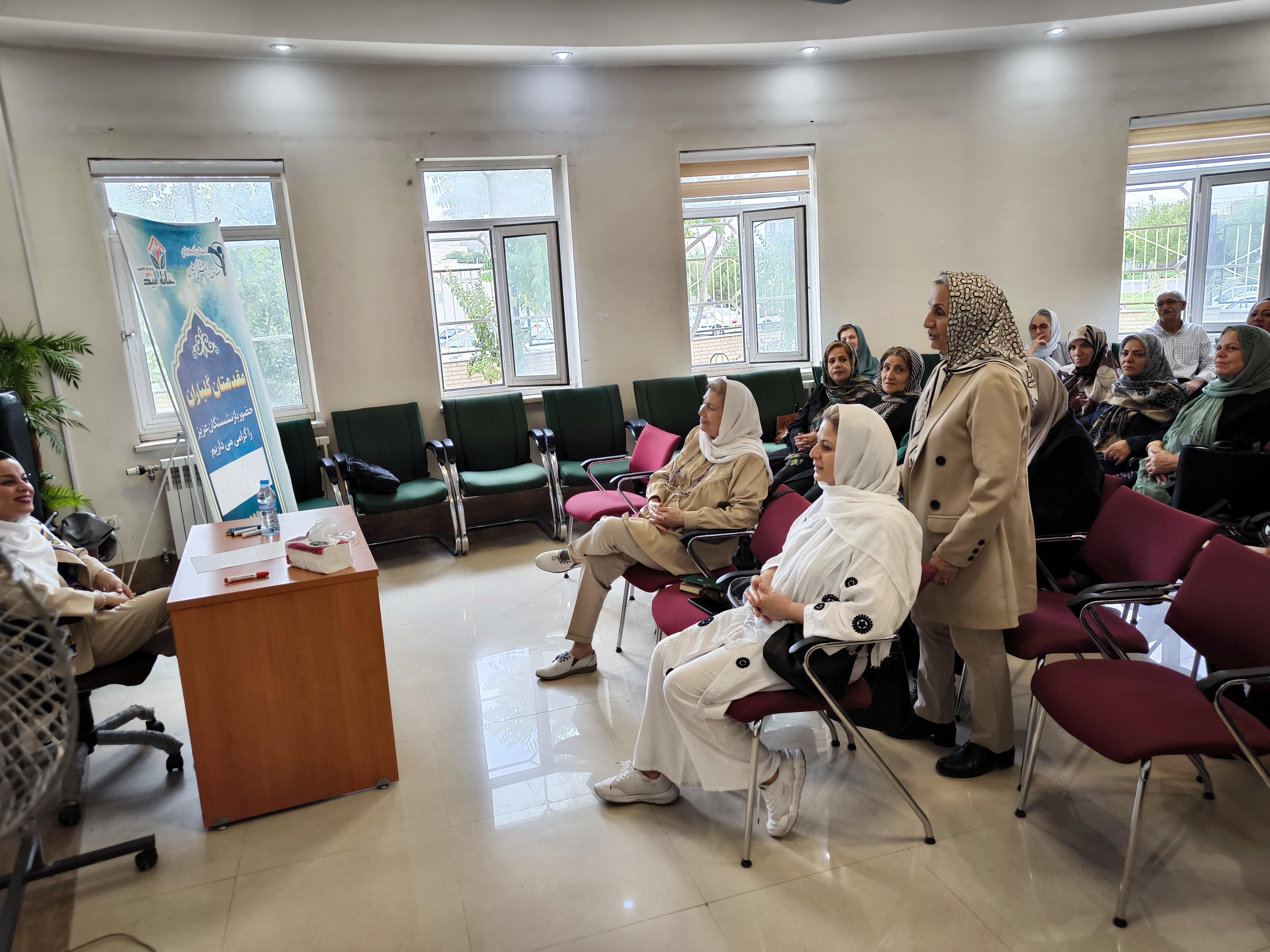 برگزاری کلاس‌های آموزشی و انگیزشی و پرهیز از استرس در خانه امید بازنشستگان زنجان