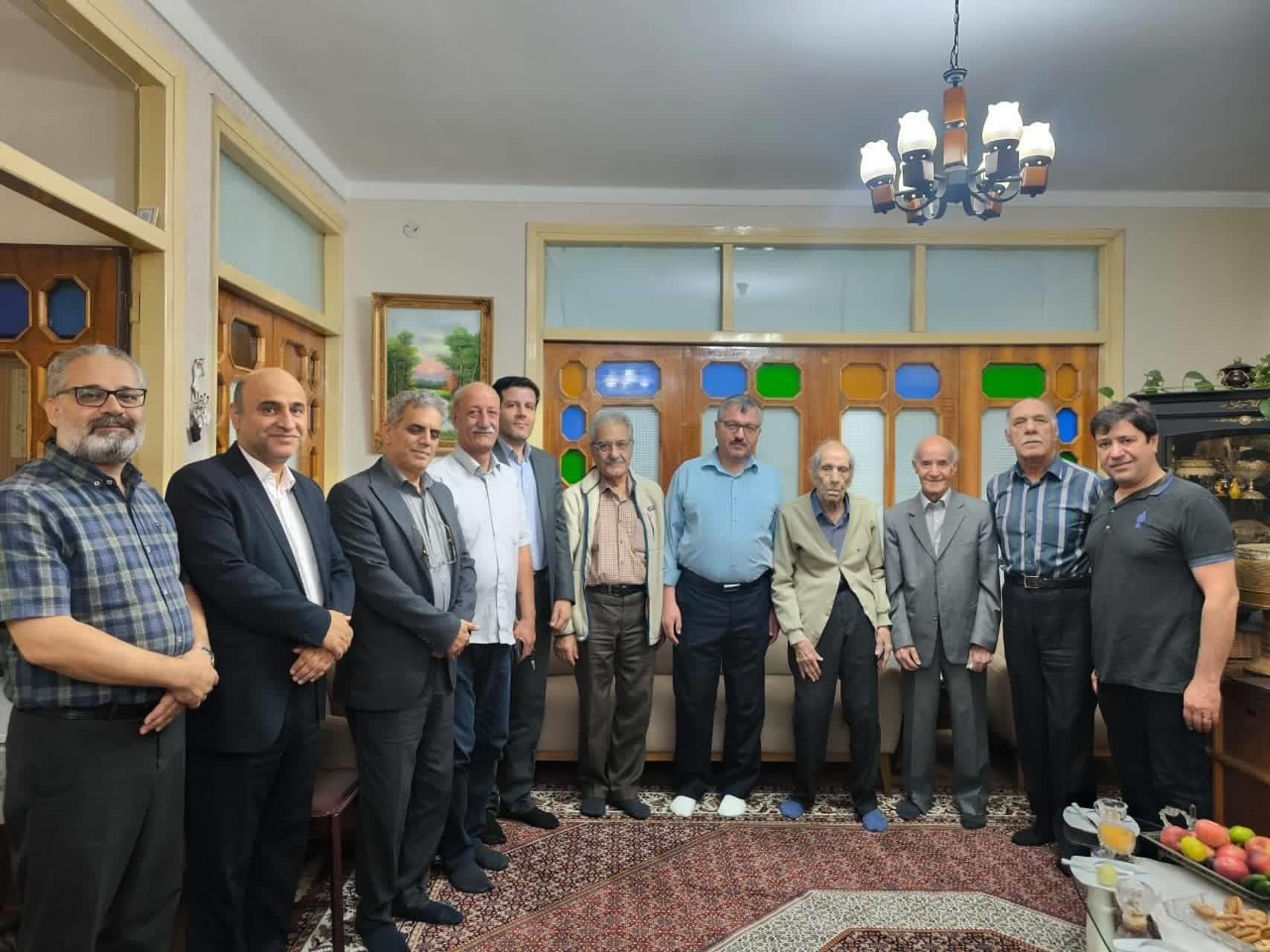 دیدار صمیمی با فرهیختگان و تجلیل از اساتید پیشکسوت در استان زنجان