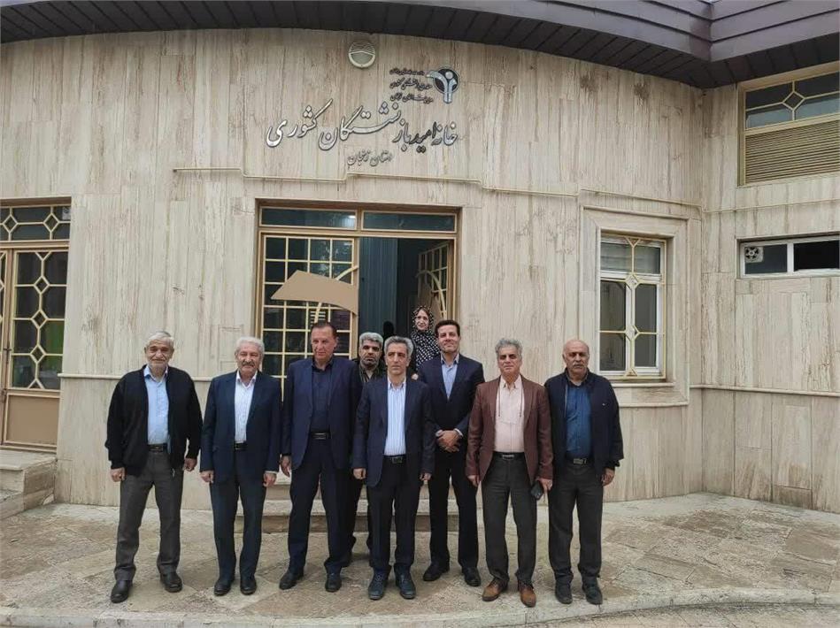 در دیدار نمایندگان زنجان  و‌ماهنشان از خانه امید مطرح شد  خانه امید میتواند پایگاه مهمی برای اوقات فراغت بازنشستگان باشد