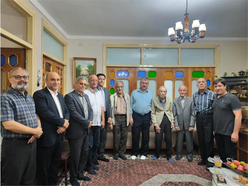دیدار صمیمی با فرهیختگان و تجلیل از اساتید پیشکسوت در استان زنجان