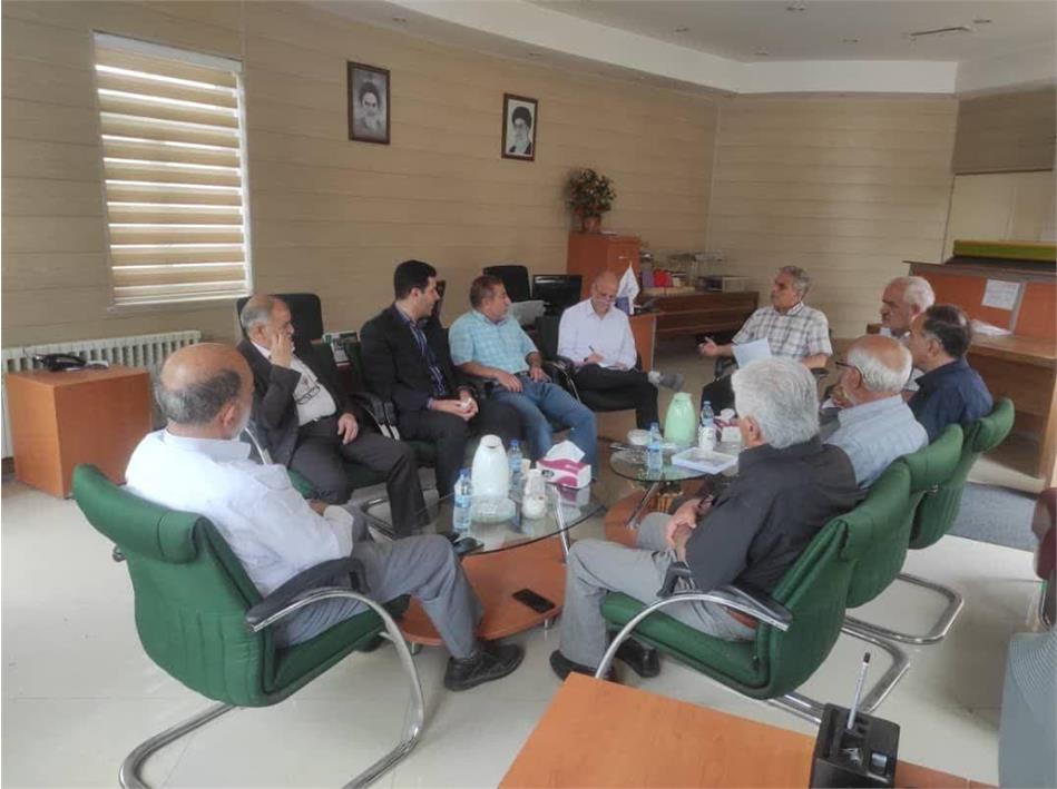 نشست روسای کانون‌های بازنشستگان کشوری استان زنجان با مدیر صندوق بازنشستگی استان