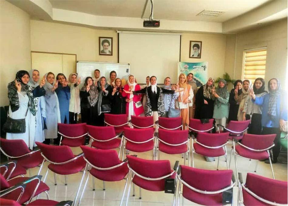 در هفته سالمند، کلاس‌های آموزشی خودشناسی با تدریس مهندس سحر کریمیان در خانه امید بازنشستگان برگزار می‌شود.